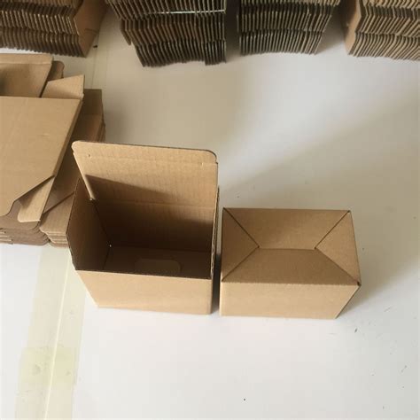 实力厂家生产瓦楞小白盒白板裱WE高强芯瓦楞纸彩盒白色包装盒批发-阿里巴巴