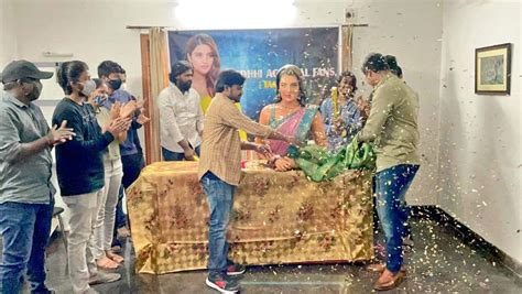 Fans build a temple for Nidhhi Agerwal; her reaction is unmissable!