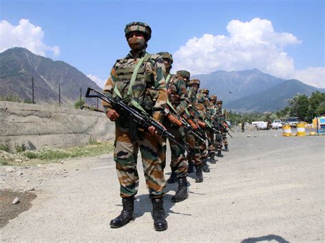 After LoC, Now Indian Army Riflewomen Deployed In Kashmir For The First ...