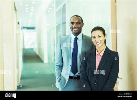 Business People Smiling 的图像结果