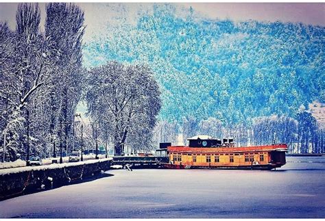 Hotels in Srinagar - Jammu And Kashmir Tourist Development Coopration