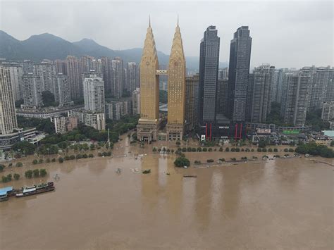 重庆迎来1981年以来最大洪水 南滨路被淹