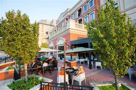 Patio Dining at Carmel City Center - Carmel City Center
