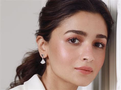 Dewy And Lightweight Affordable Foundations Which Give Glass Skin