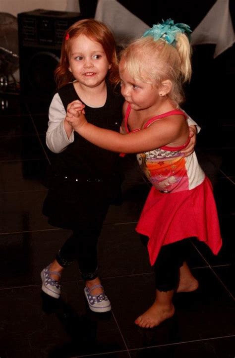 Mini Max Dancing 的图像结果