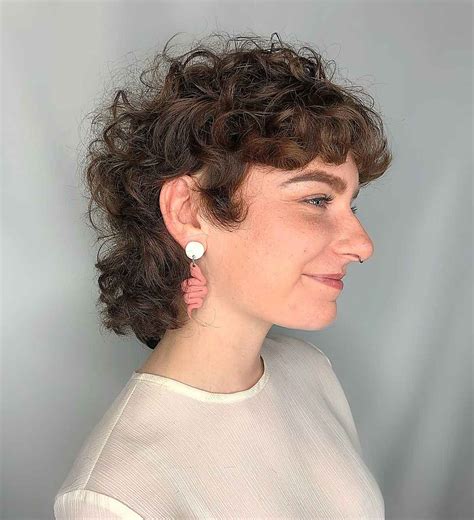 28 Modern Mullet Hairstyles for Girls with Curly Hair