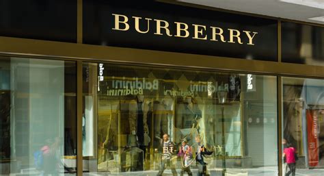 Burberry - история бренда одежды, ассортимент марки | Берберри - фото и ...
