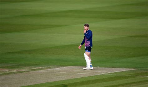 Dom Bess inspects the Lord's pitch | ESPNcricinfo.com