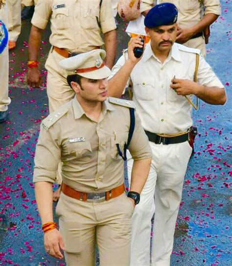 Internet Has Found Its Latest Crush In This Handsome IPS Officer