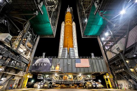 How NASA's New Megarocket Stacks Up Against Its Legendary Predecessor ...