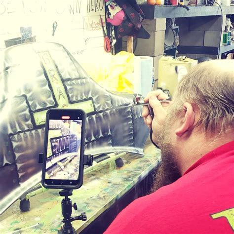 Motorcycle Fairing I'm Painting : r/AirbrushPorn