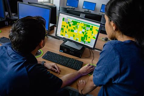 Geographic Information Systems Programs 的图像结果