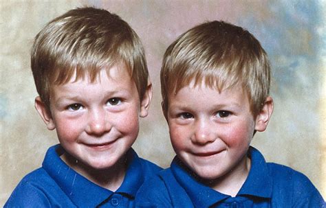 英国双胞胎兄弟同吃同健身 体型体重完全一致(组图)-搜狐滚动
