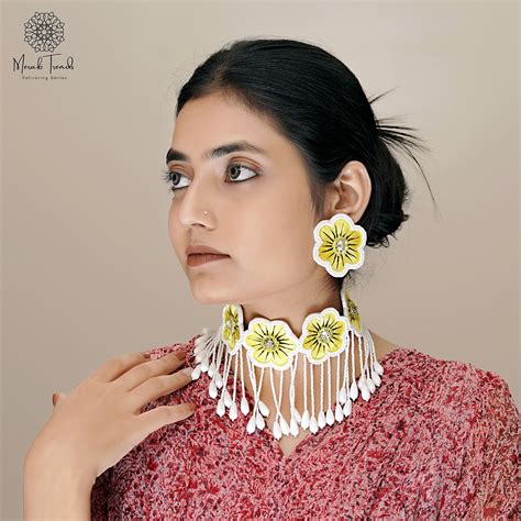 Ukrainian Beaded Flower Shaped Drop Choker Set – Merakitrendsjaipur.com