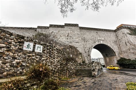 【携程攻略】南京解放门景点,解放门是南京明城墙的一个主要的城门，也是玄武湖的出口和明城墙景区…