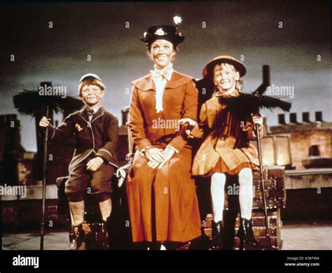 MARY POPPINS MATTHEW GARBER, JULIE ANDREWS, KAREN DOTRICE Date: 1964 ...