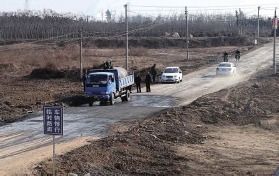 河南开发商私自挖断公路被指逼迁 称为了修路-搜狐