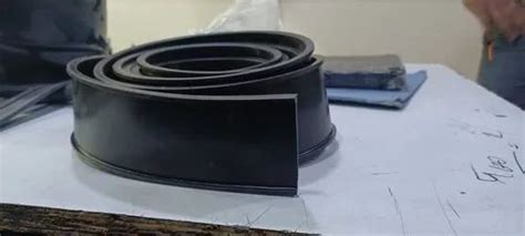 Rubber Strips - Neoprene Rubber Strips Manufacturer from Faridabad