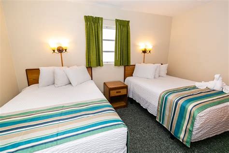 ATTACHÉ OCEANFRONT RESORT (Wildwood Crest) - Motel Reviews, Photos ...