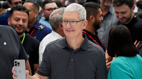 Factbox-Apple rolls out iPhone 15, watches with 'double tap' feature at ...