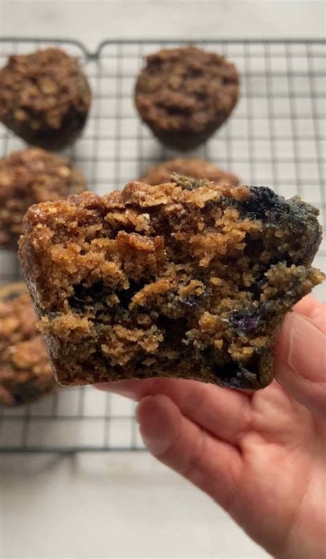 Healthy Blueberry Crumble Muffins — SiLLibake
