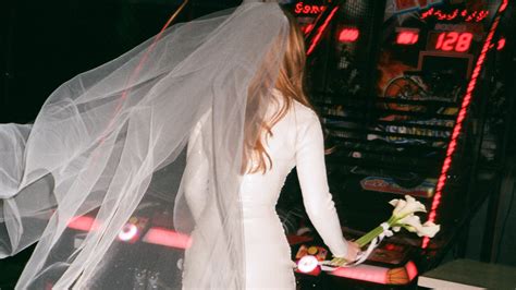 From ’80s Chanel to ’00s Margiela, Brides Increasingly Turn to Vintage Wedding Dresses - The New ...