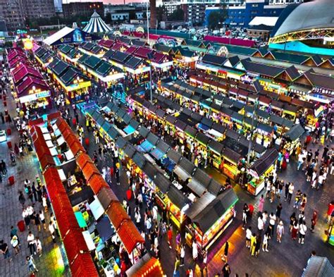 COVID-19: चीन के नाइट मार्केट में दिखी चहल-पहल, वापस पटरी पर लौट रही ...