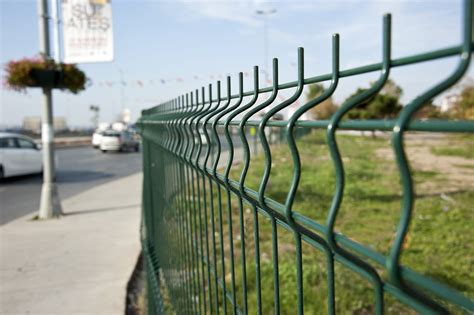 ¿Cómo colocar un cercado metálico en 4 pasos? Te lo contamos en 4 pasos ...