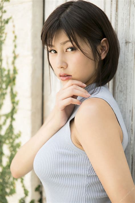 Minosuzume: Breast-covered woman (19/69)