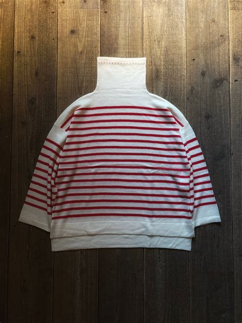 TOWAVASE Basque pullover turtle neck ivory × red | TALE COCOON