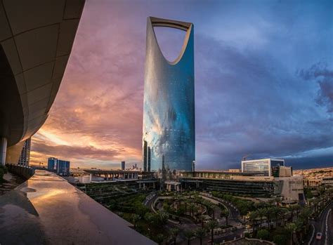 FOUR SEASONS HOTEL RIYADH AT KINGDOM CENTER - Hotel Reviews, Photos ...