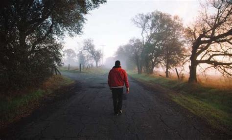 Person Walking Outside 的图像结果