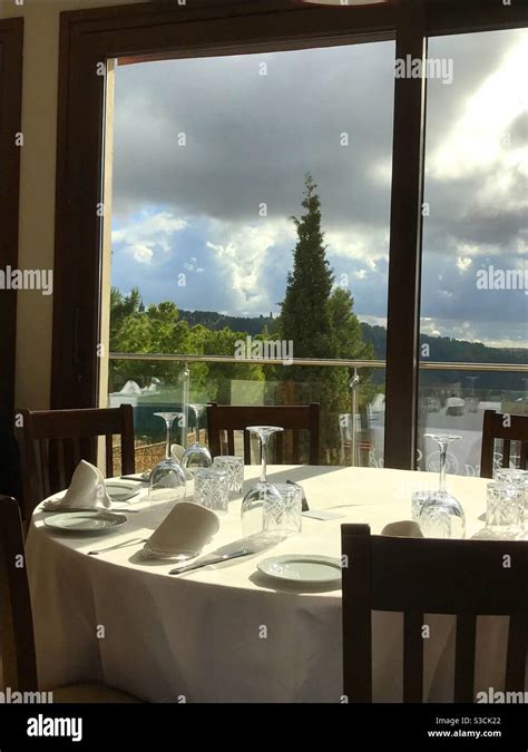 locals restaurant 的图像结果