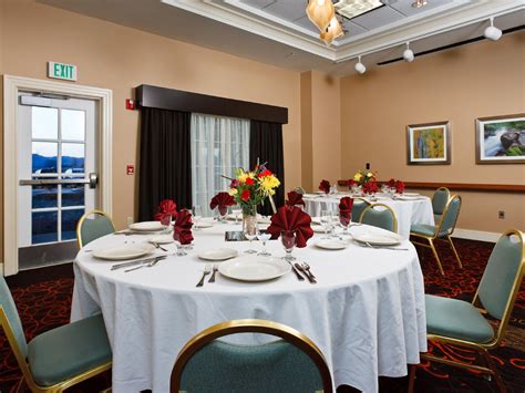 Hotels In Downtown Colorado Springs Near Airport | Holiday Inn Colorado ...