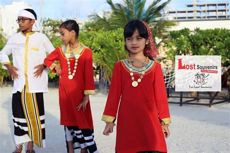 Maldives Local People 的图像结果