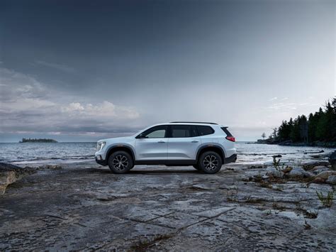 Bigger Is Better: 2024 GMC Acadia Is a Cut Above, Has Even More Space for People and Cargo ...
