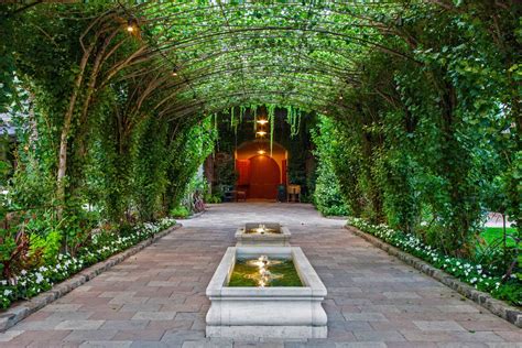 Caymus Vineyards - Wagner Family of Wines