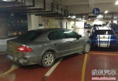 女子停车场连撞7车 4辆豪车被瞬间"摧毁"-搜狐汽车