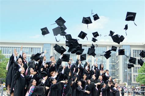 学校隆重举行2007届学生毕业典礼-广州大学新闻网