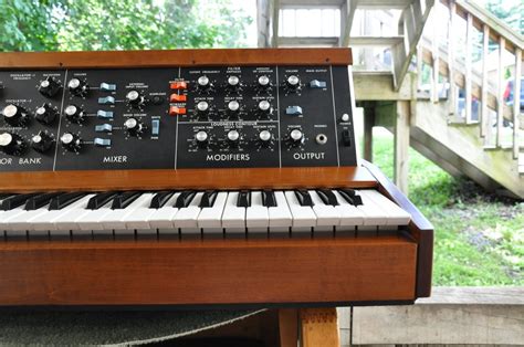 Moog Source Vs Minimoog 的图像结果