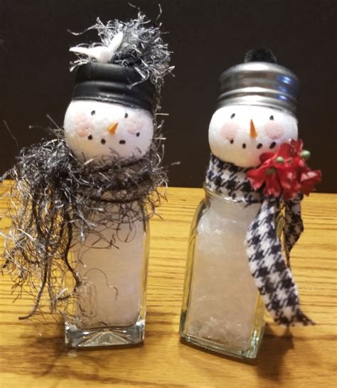 Pin von Carol Gilham-Ferreira auf Salt shaker snowmen in 2024 ...