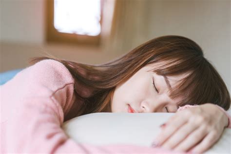 假借买鞋揩油女店员最新素材