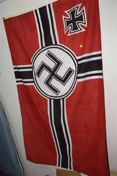 Reproduction Nazi flag - Schmalz Auctions