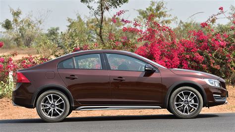 Volvo S60 Cross Country 2016 Inscription Exterior Car Photos - Overdrive