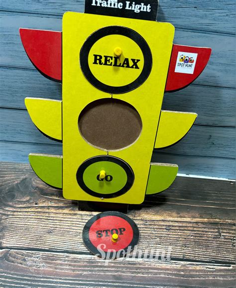 Traffic light knob puzzle – Spothunt