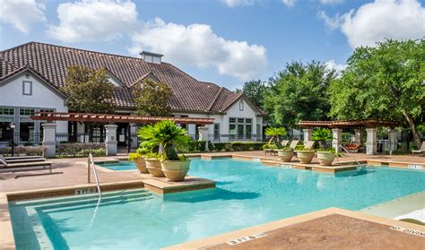 Houston apartments for rent | Taylor at Copperfield
