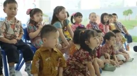 印尼八华学校历史悠久 是荷兰殖民地时期第一所华人学校_凤凰网视频_凤凰网