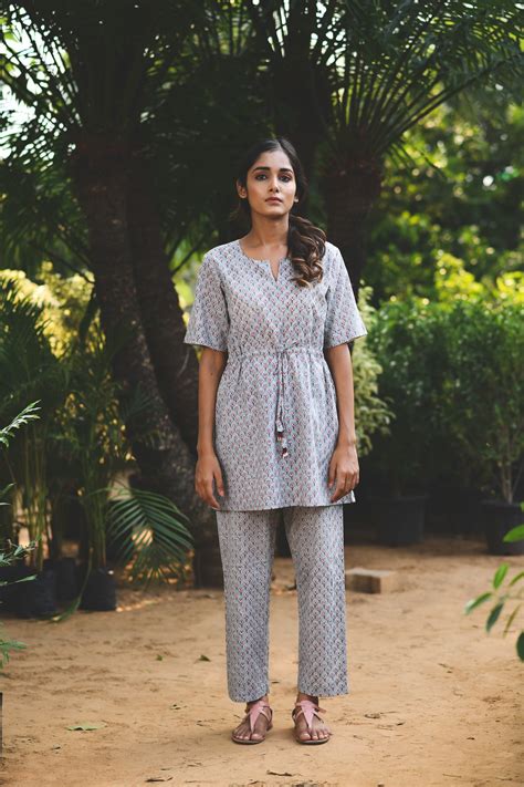 PEARL BLUE FLOWER PRINT SLEEP SUIT