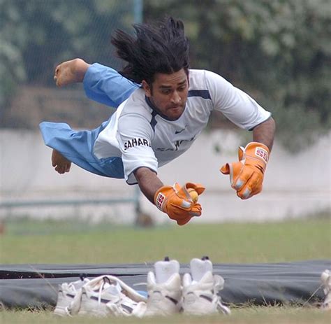 Mahendra Singh Dhoni Photo Gallery: Cricket Photos, Pictures, and ...