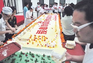 武汉高校大学生寒假蛋糕店打工体验生活 挣钱给父母买礼物-搜狐大视野-搜狐新闻